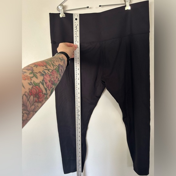 Knix Go with the Flow High Rise Leakproof Legging - Picture 6 of 11